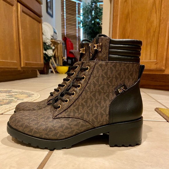 New-Michael Kors Laced up combat boots - Picture 1 of 6